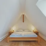 3 Bedroom Nice Apartment In List *