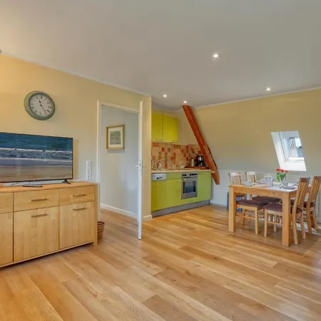 3 Bedroom Nice Apartment In List Appartement *