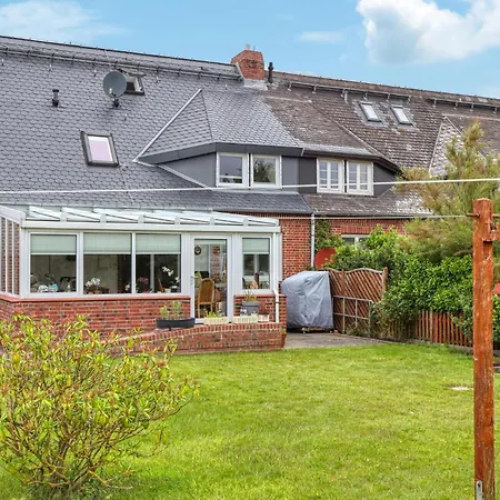 3 Bedroom Gorgeous In Апартаменты *